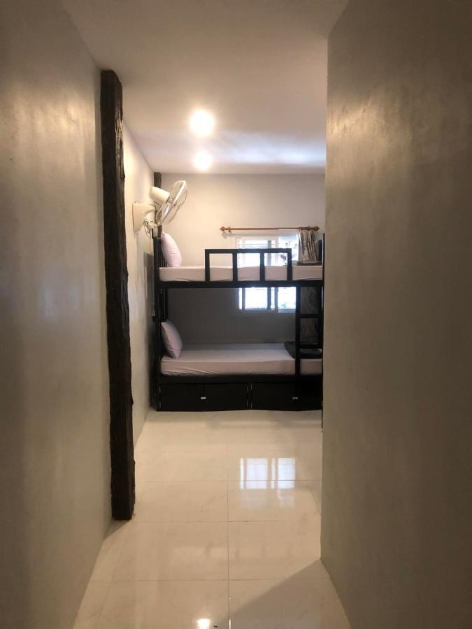 Social Quarters Blanco - Youth Hostel 18 To 35 Only Pantai Railay Bagian luar foto