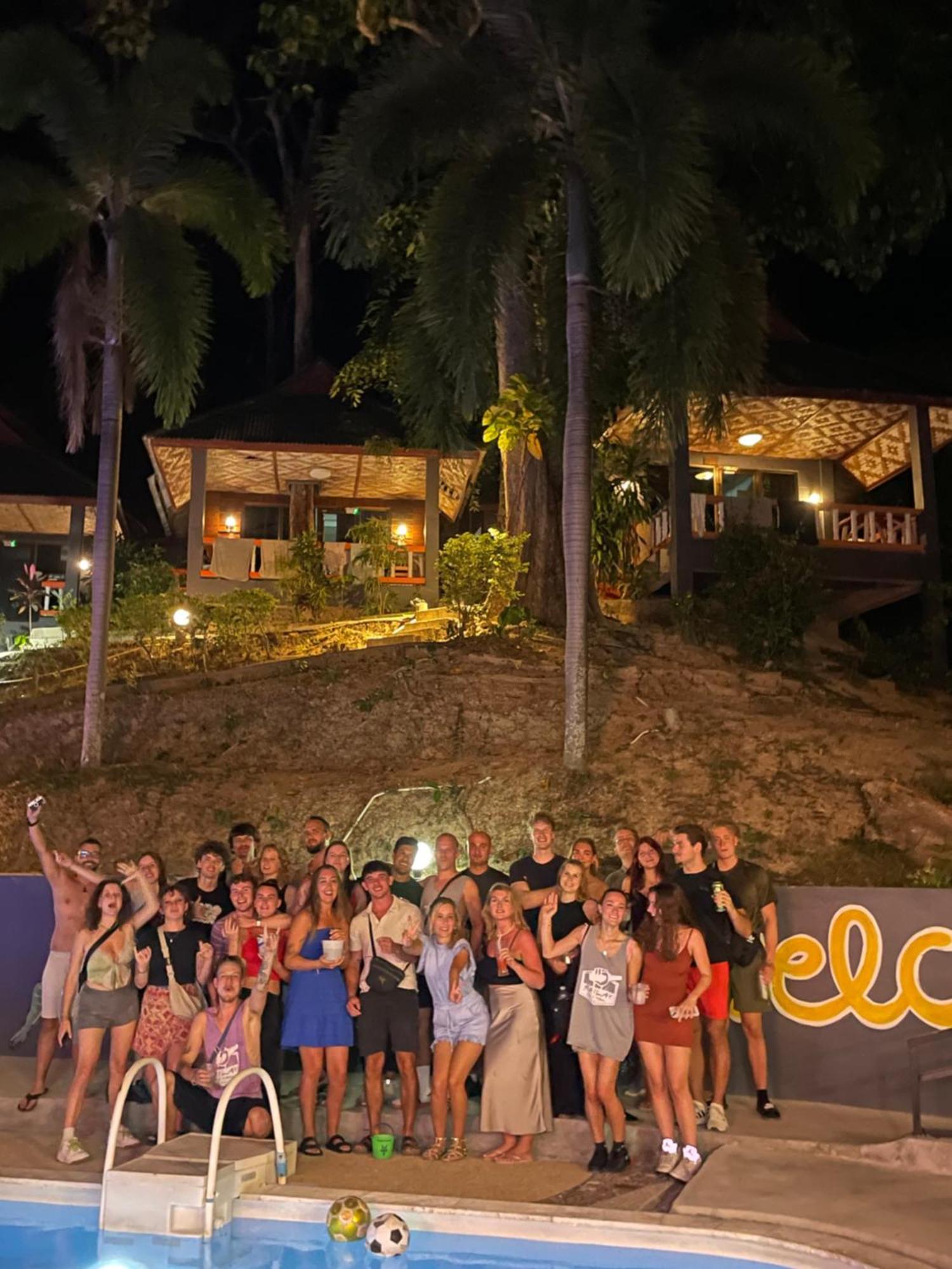 Social Quarters Blanco - Youth Hostel 18 To 35 Only Pantai Railay Bagian luar foto