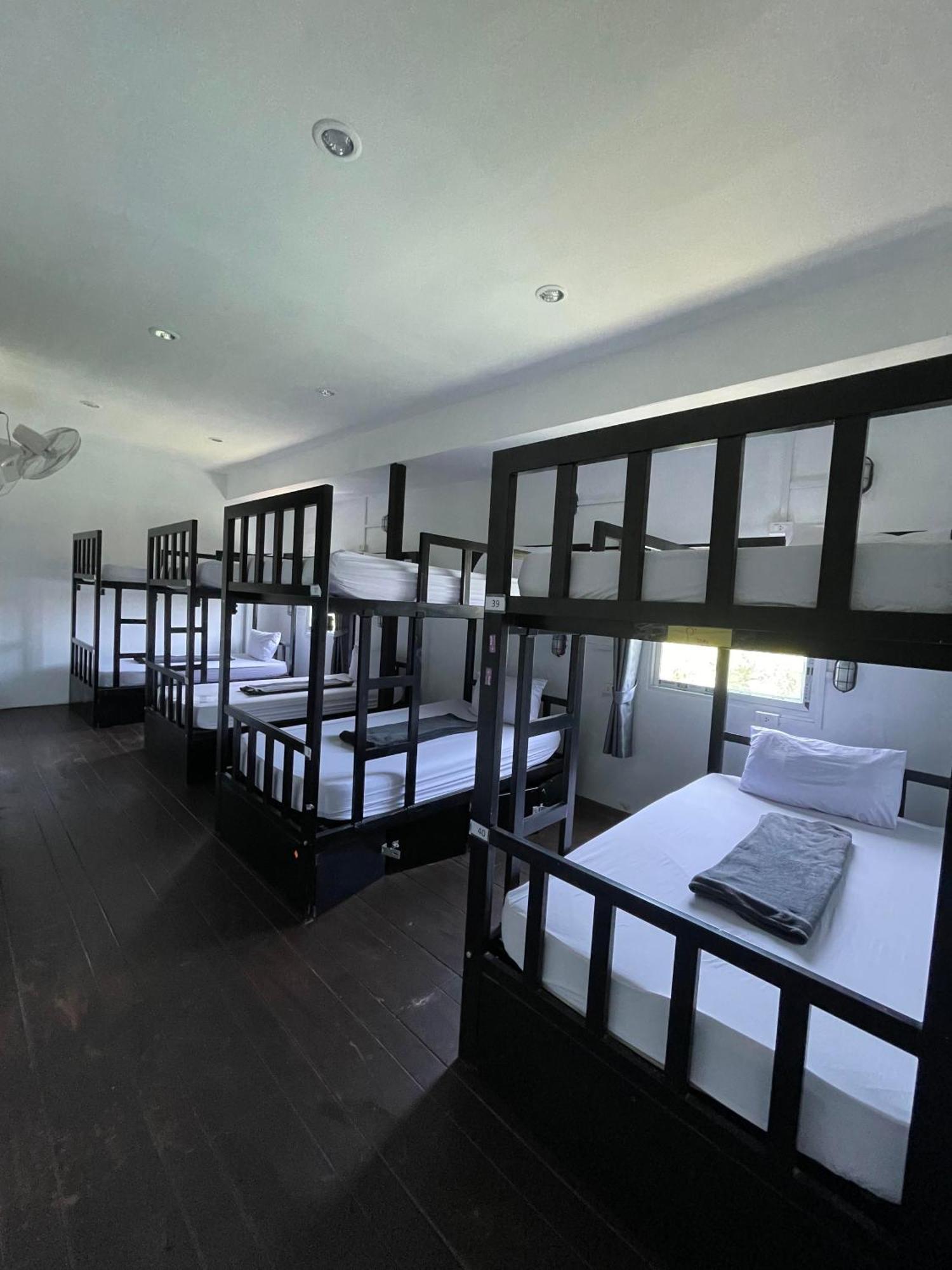 Social Quarters Blanco - Youth Hostel 18 To 35 Only Pantai Railay Bagian luar foto