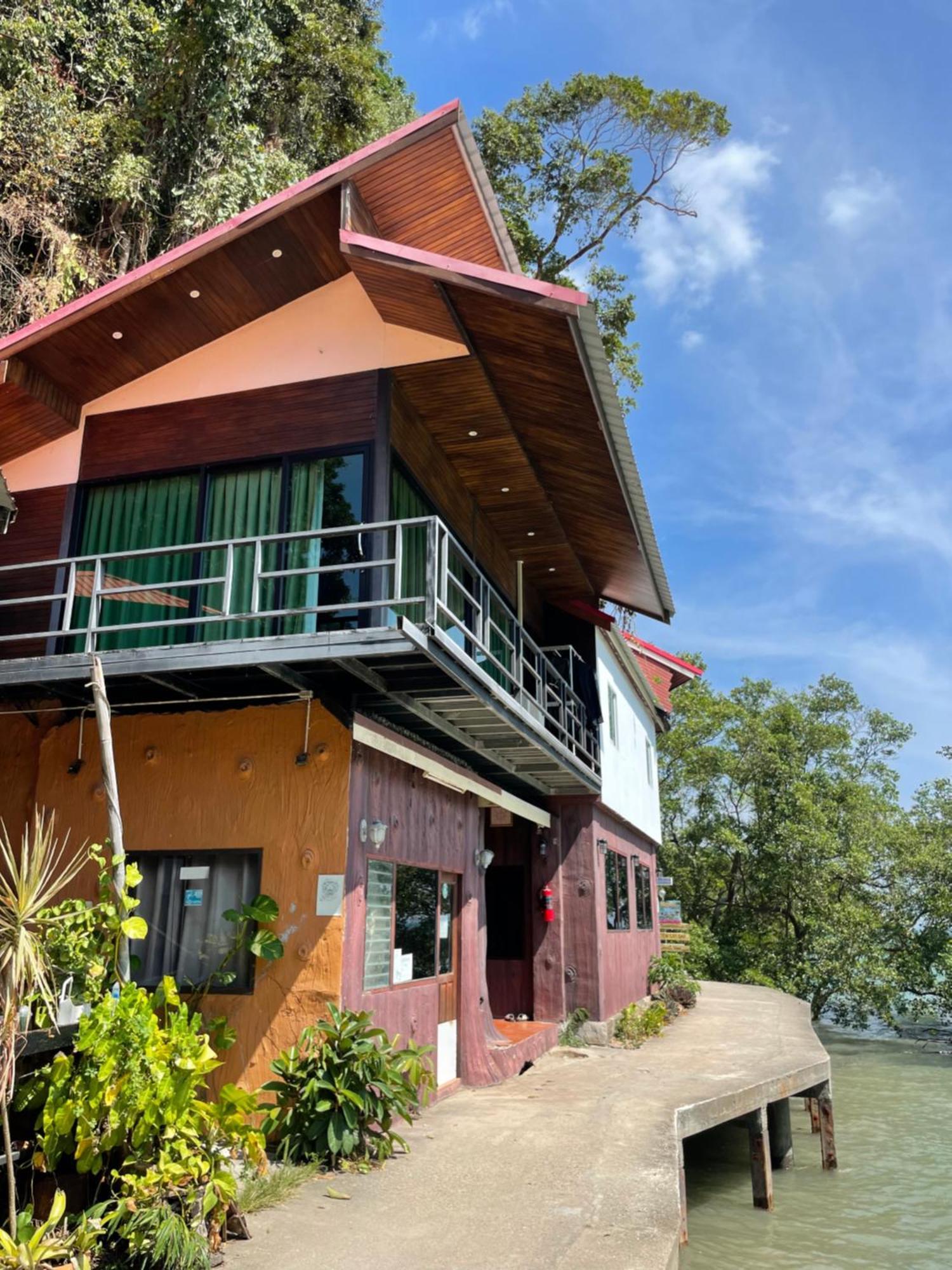 Social Quarters Blanco - Youth Hostel 18 To 35 Only Pantai Railay Bagian luar foto
